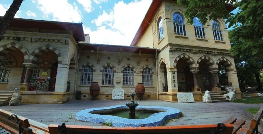 Kastamonu Müzeler Rehberi: Konakların Anlattığı Tarih (Tüm Etnografya, Cumhuriyet, Arkeoloji ve Kent Müzeleri Rehberi)