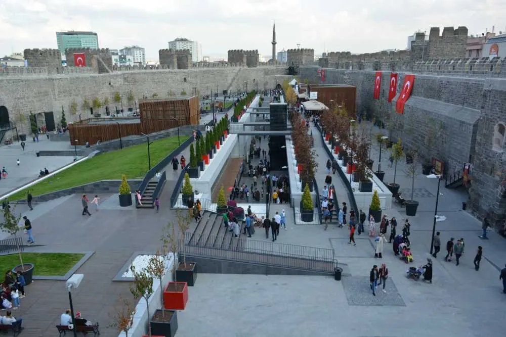 Kayseri Müzeler Rehberi: Selçuklu’nun İzinde (Tüm Selçuklu, Arkeoloji, Kent ve Mimar Sinan Müzeleri Rehberi)