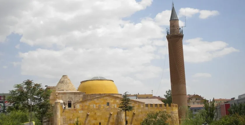 Kırşehir Kışın Gezilecek Yerler: Bozkırın Termal Şifası ve Japon Bahçesi