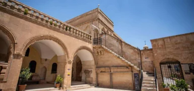 Mardin Müzeler Rehberi: Yaşayan Müze ve Saklı Konaklar (Tüm Kent, Arkeoloji, Manastır ve Açık Hava Müzeleri Rehberi)