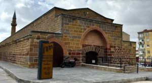 Niğde Müzeler Rehberi: Gülümseyen Meryem Ana’nın Sırrı (Tüm Gümüşler Manastırı, Arkeoloji ve Kent Müzeleri Rehberi)