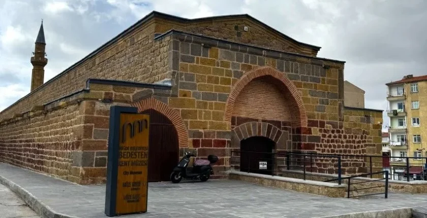 Niğde Müzeler Rehberi: Gülümseyen Meryem Ana’nın Sırrı (Tüm Gümüşler Manastırı, Arkeoloji ve Kent Müzeleri Rehberi)