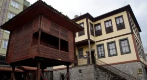 Rize Müzeler Rehberi: Çayın ve Yeşilin Mirası (Tüm Etnografya, Çay, Atatürk ve Kale Müzeleri Rehberi)