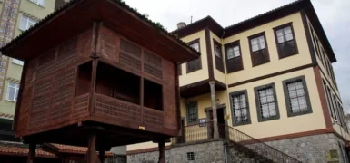 Rize Müzeler Rehberi: Çayın ve Yeşilin Mirası (Tüm Etnografya, Çay, Atatürk ve Kale Müzeleri Rehberi)