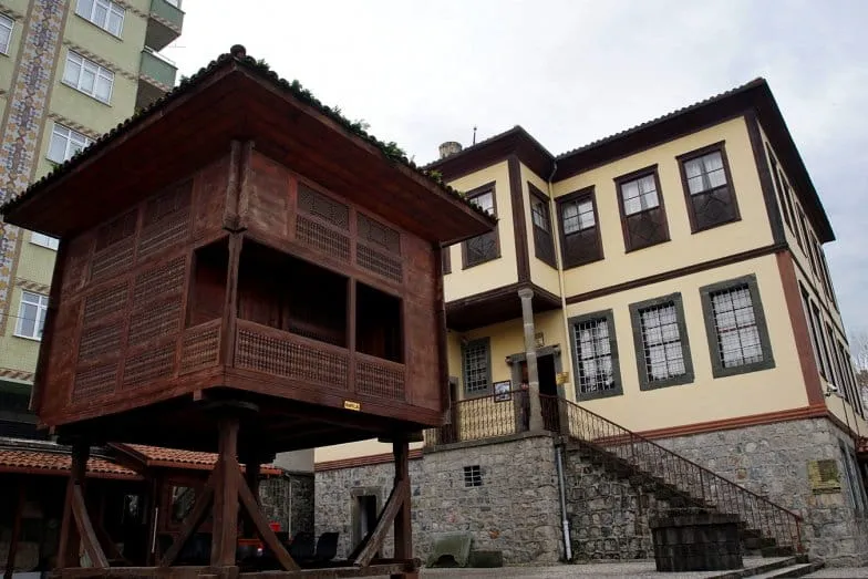 Rize Müzeler Rehberi: Çayın ve Yeşilin Mirası (Tüm Etnografya, Çay, Atatürk ve Kale Müzeleri Rehberi)