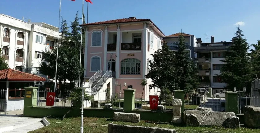Sakarya Müzeler Rehberi: Depremin ve Tarihin Hafızası (Tüm Deprem, Milli Mücadele ve Arkeoloji Müzeleri Rehberi) Sakarya Müzeler Rehberi: Depremin ve Tarihin Hafızası (Tüm Deprem, Milli Mücadele ve Arkeoloji Müzeleri Rehberi)