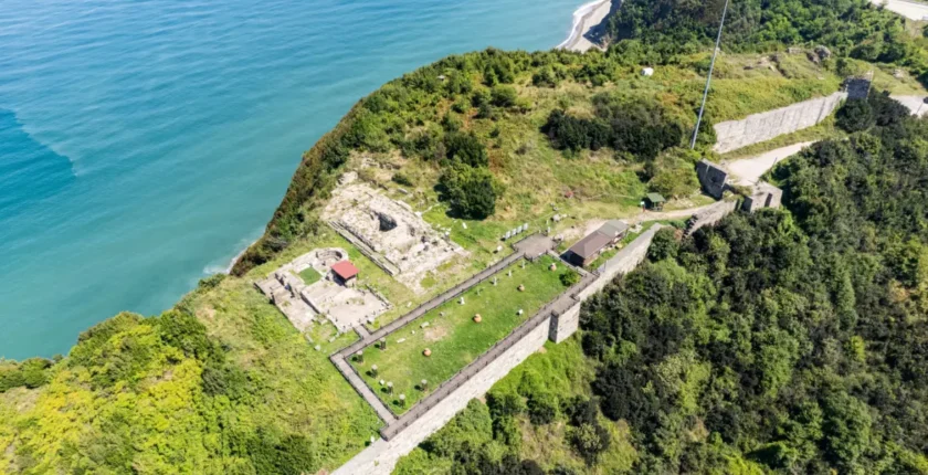 Zonguldak Kışın Gezilecek Yerler: Madenci Feneri ve Mağaralar Zonguldak Kışın Gezilecek Yerler: Madenci Feneri ve Mağaralar